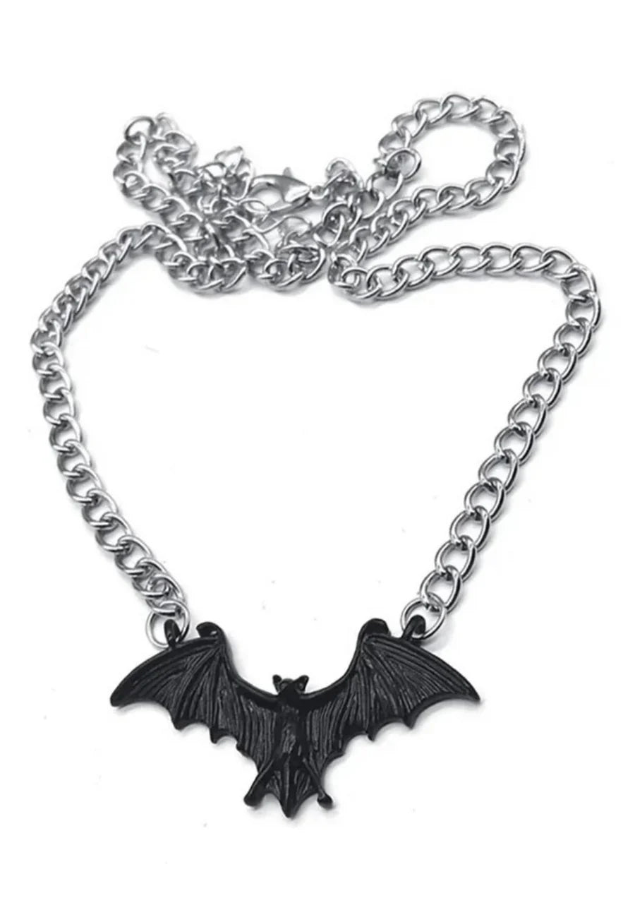 Silberfarbende BAT NECKLACE Black mit schwarzem Fledermausanhänger von EASURE