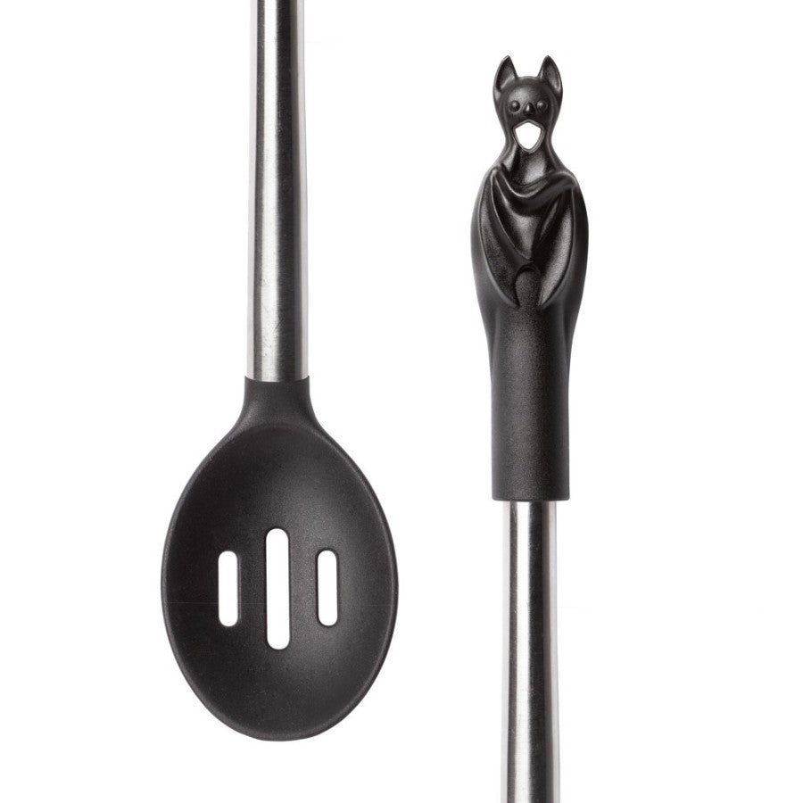 Schwarzer Schaumlöffel Black Slotted Bat Spoon mit Fledermausgriff von Alchemy