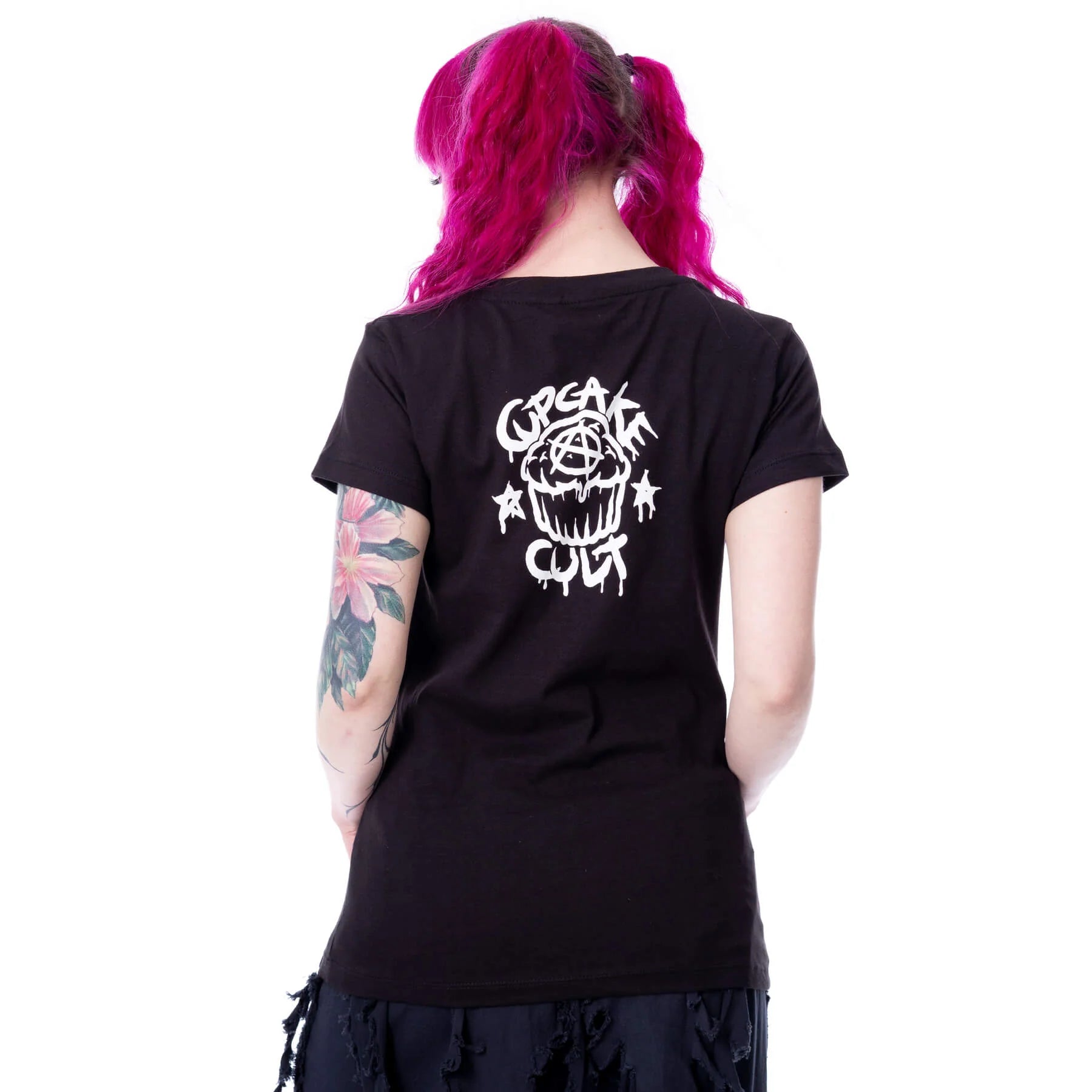 Schwarz-weißes Oberteil BLACK MEOWGIC T SHIRT mit niedlichem Katzenprint von Cupcake Cult