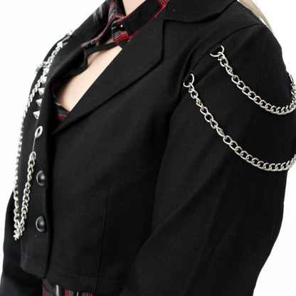 Nahaufnahme schwarze, kurz geschnittene Jacke CERISE JACKET mit Nieten und Zierketten von Vixxsin