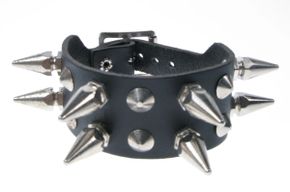 Wide bracelet 2-row flat and hexagon rivets