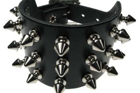 Wide bracelet with 3 rows of killer rivets