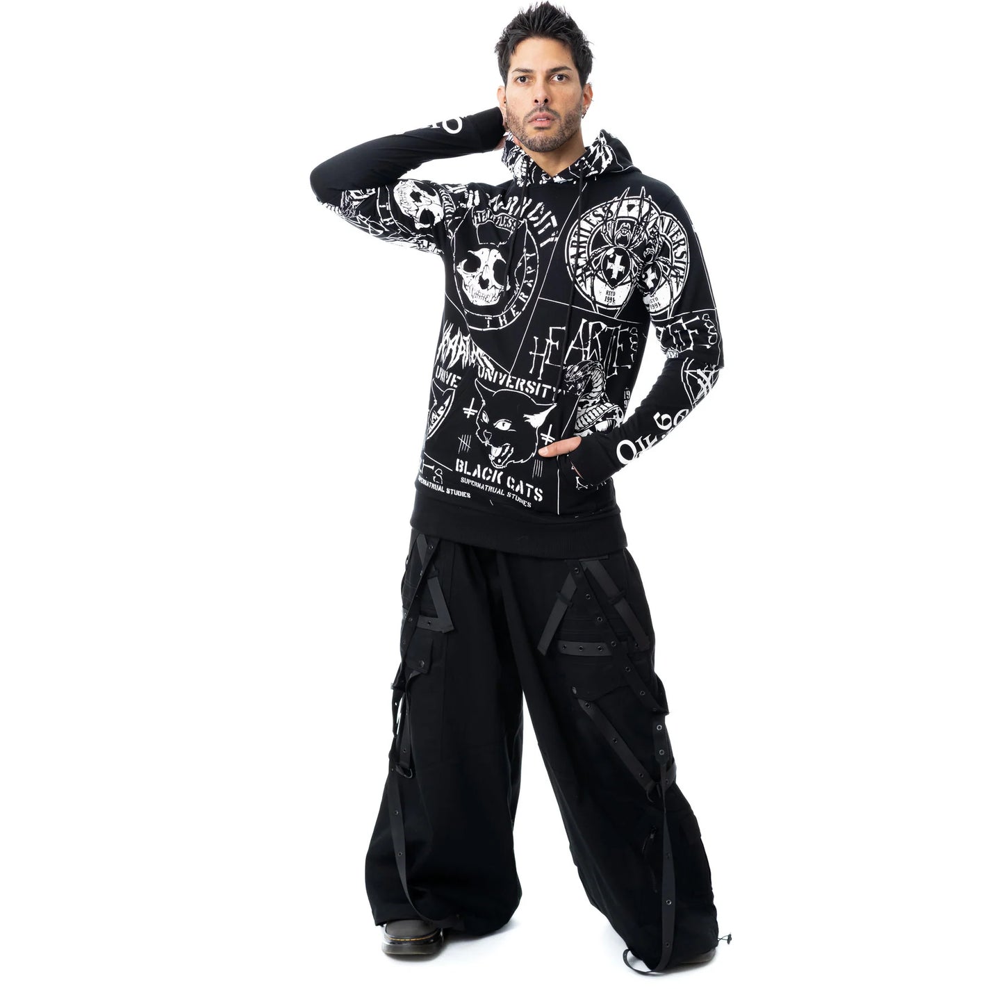 Schwarzer Kapuzenpullover DARK ACADEMIA HOOD mit diversen okkulten Motiven und Daumenlöchern von Heartless