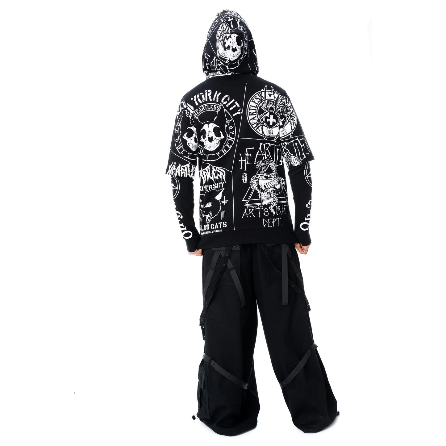 Schwarzer Kapuzenpullover DARK ACADEMIA HOOD mit diversen okkulten Motiven und Daumenlöchern von Heartless