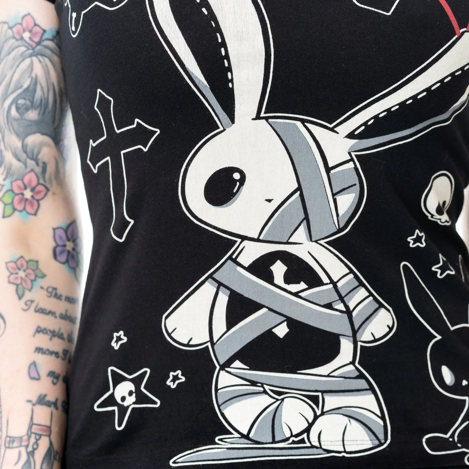 Schwarzes Oberteil DEATH BUNNIES T-SHIRT mit niedlichem Hasenprint von Cupcake Cult