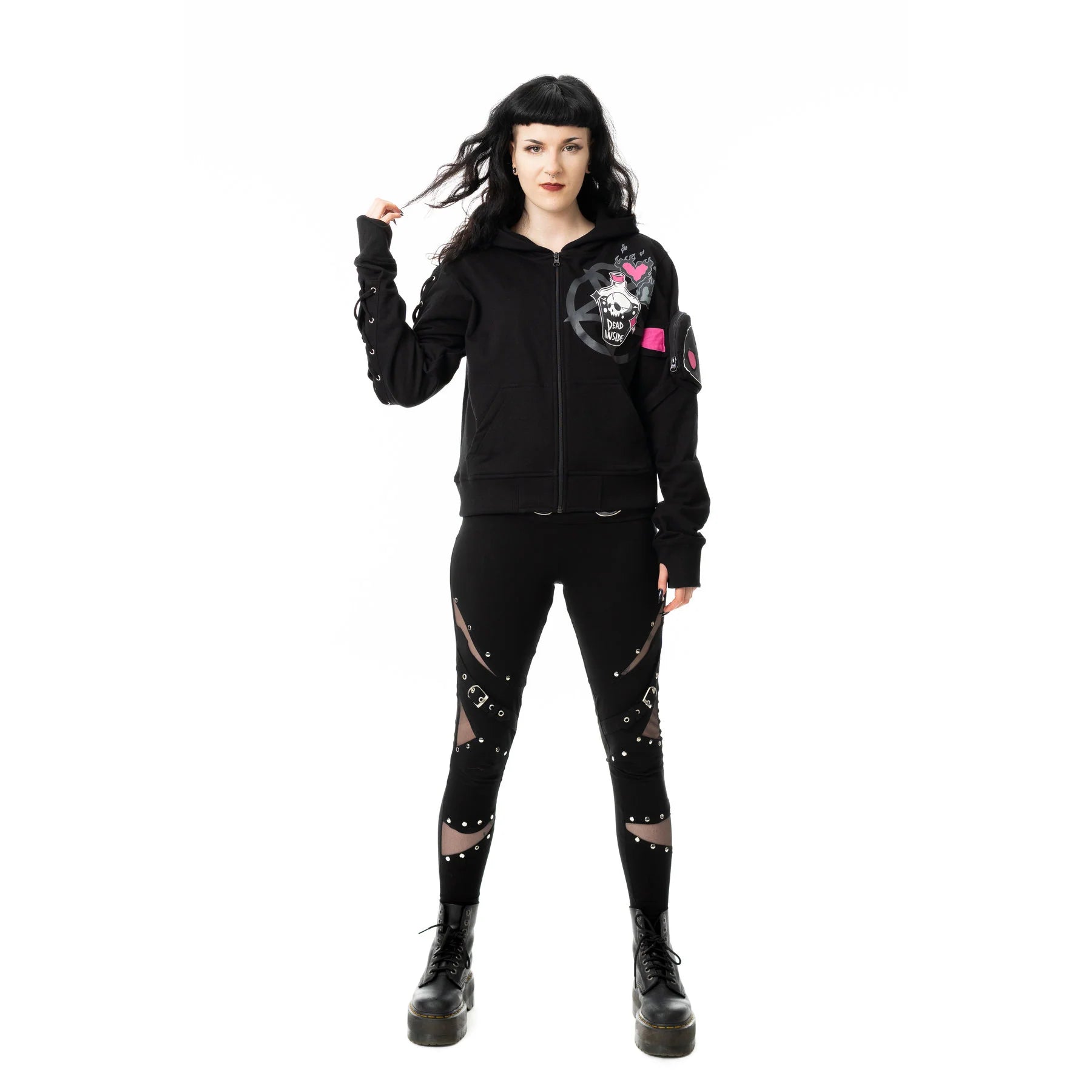 Schwarze Sweatshirtjacke DEATH POTION HOOD mit Fledermauskopftasche am Ärmel und Fledermausohren an der Kapuze von Cupcake Cult