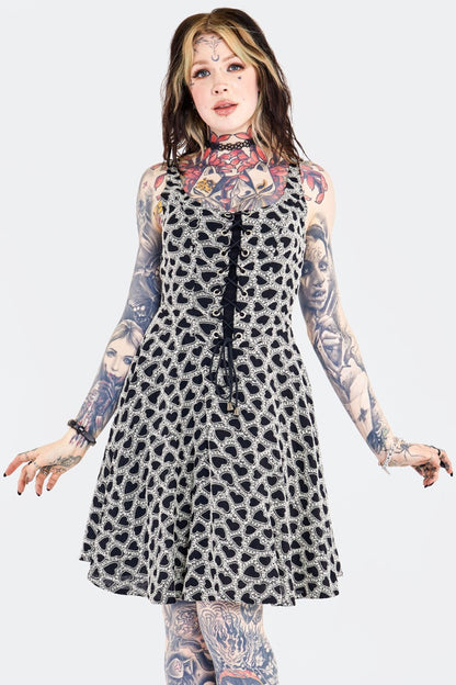 Schwarz/Weißes Lace Up Corset Dress mit Schnürung an der Vorderseite und Herzstickerei von Jawbreaker