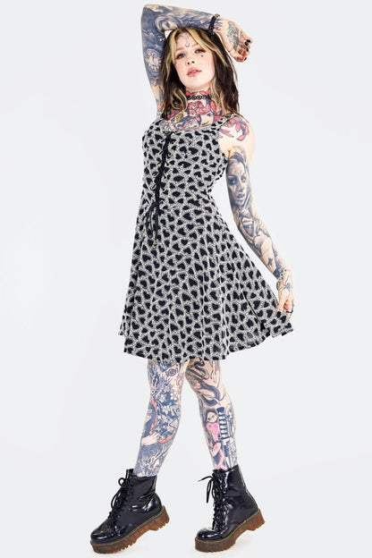 Schwarz/Weißes Lace Up Corset Dress mit Schnürung an der Vorderseite und Herzstickerei von Jawbreaker