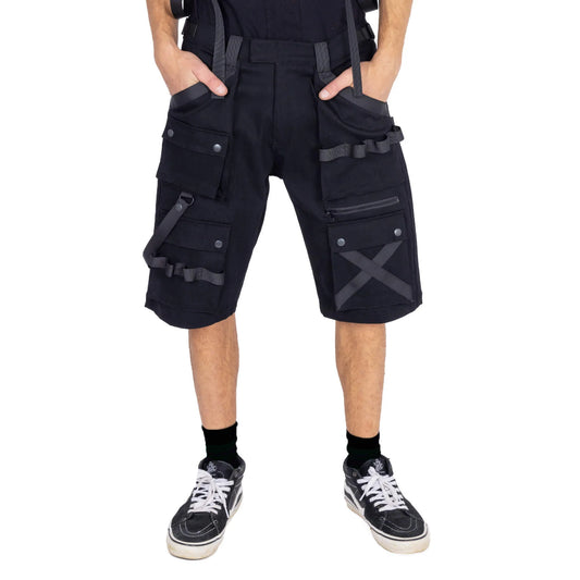 Schwarze, knielange ELLIS SHORTS mit vielen Taschen, Riemen und Details von Chemical Black
