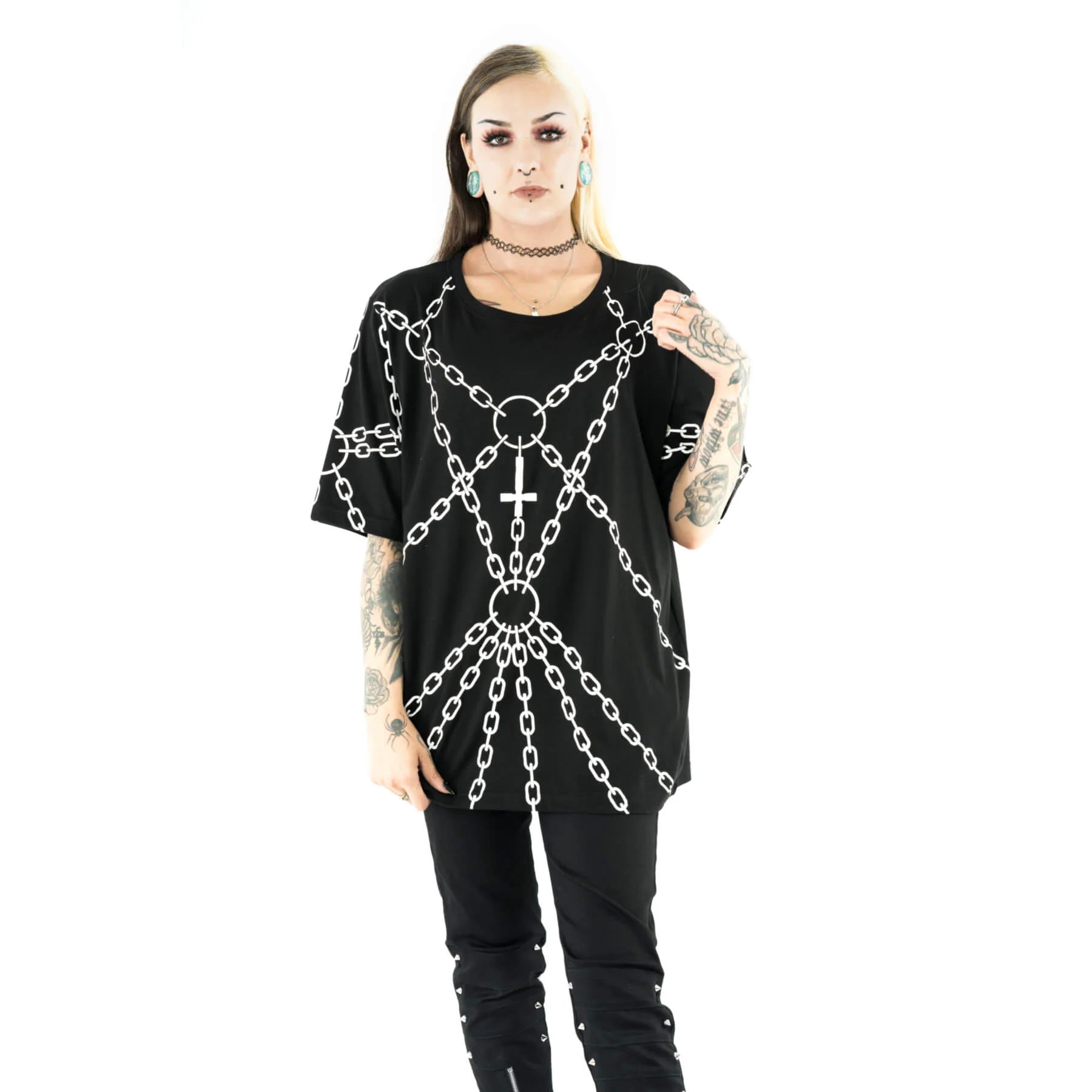 Schwarzes Oversizeshirt ENCHAINED TOP mit weißem, symmetrischem Kettenprint von Heartless