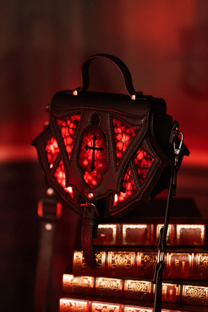 Schwarz-rote Umhängetasche BLOODSPIRE BAG mit architektonischer Formgebung von Restyle (Colours)