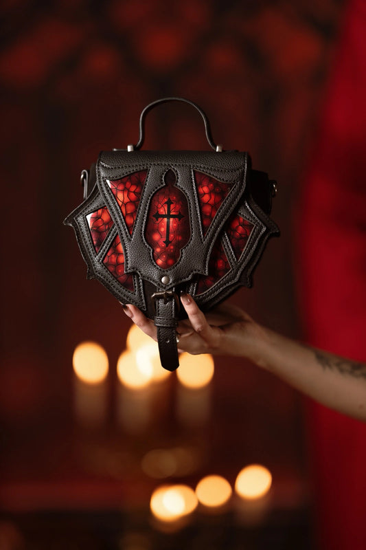 Schwarz-rote Umhängetasche BLOODSPIRE BAG mit architektonischer Formgebung von Restyle (Colours)