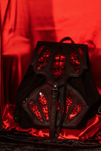 Schwarz-roter Rucksack BLOODVEIL BACKPACK im gotischen Design von Restyle