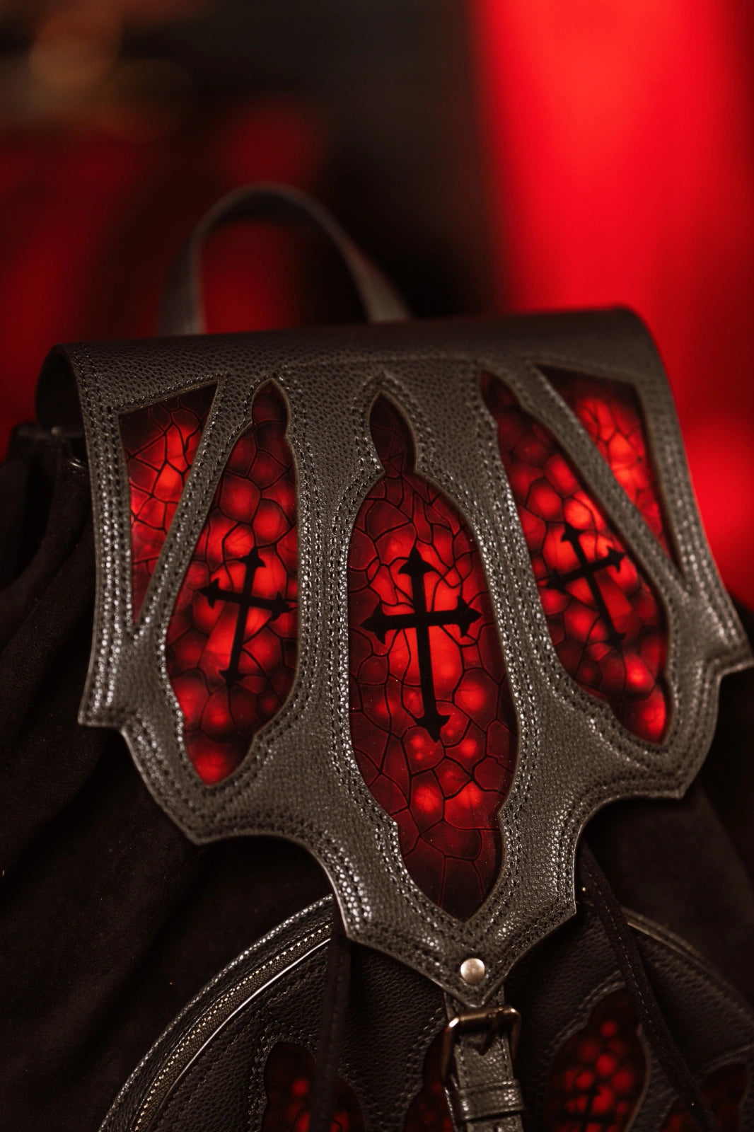 Schwarz-roter Rucksack BLOODVEIL BACKPACK im gotischen Design von Restyle