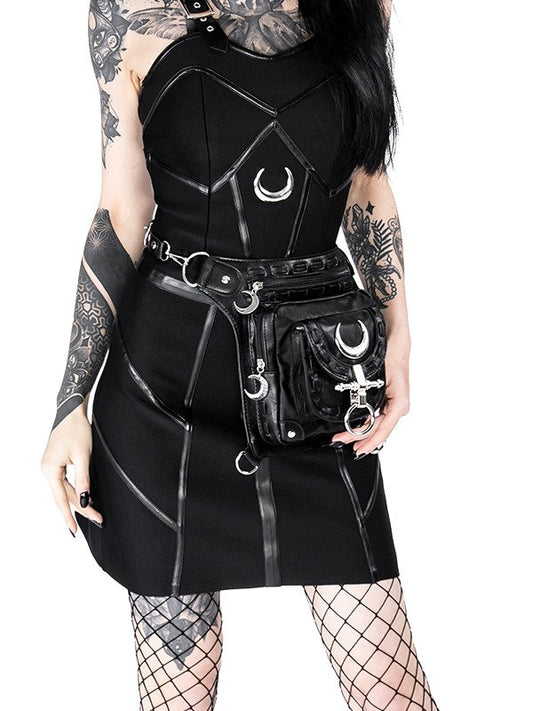 Schwarzes Harness LUNAR HOLSTER BAG aus veganem Leder mit vielen Taschen und mondförmigen Metalldetails von Restyle