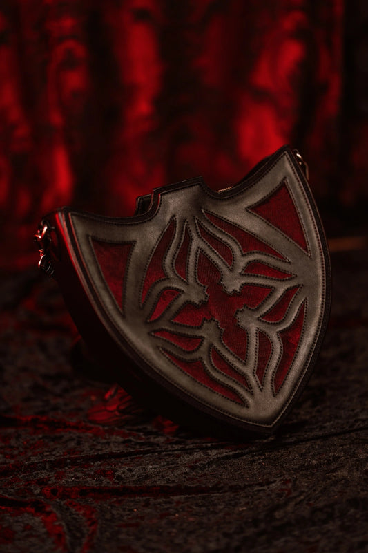 Schwarz-rote Umhängetasche CLARETIA BAG mit Samtdetails von Restyle