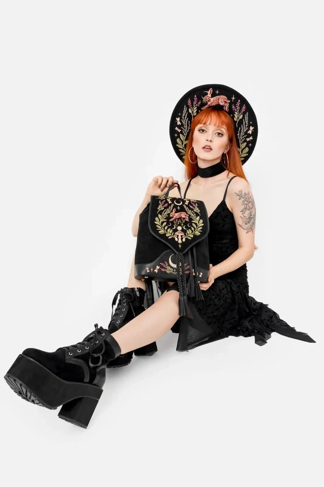 Schwarzer Rucksack HARE MOON BACKPACK mit Hasen und Pilzstickerei von Restyle