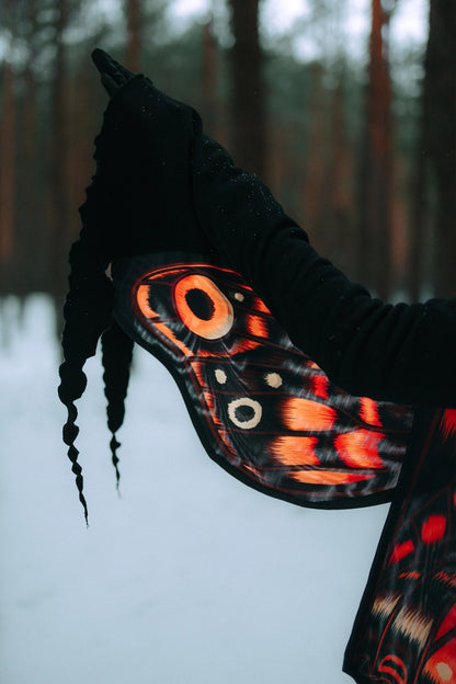 Schwarzer Cardigan IGNIS MOTH HOODIE mit Mottenflügeln, weiten Ärmeln und großer Kapuze von Restyle