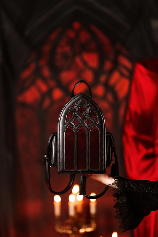 Schwarzer Rucksack RUBRUM LUX BACKPACK mit dunkelroten Samteinsätzen von Restyle