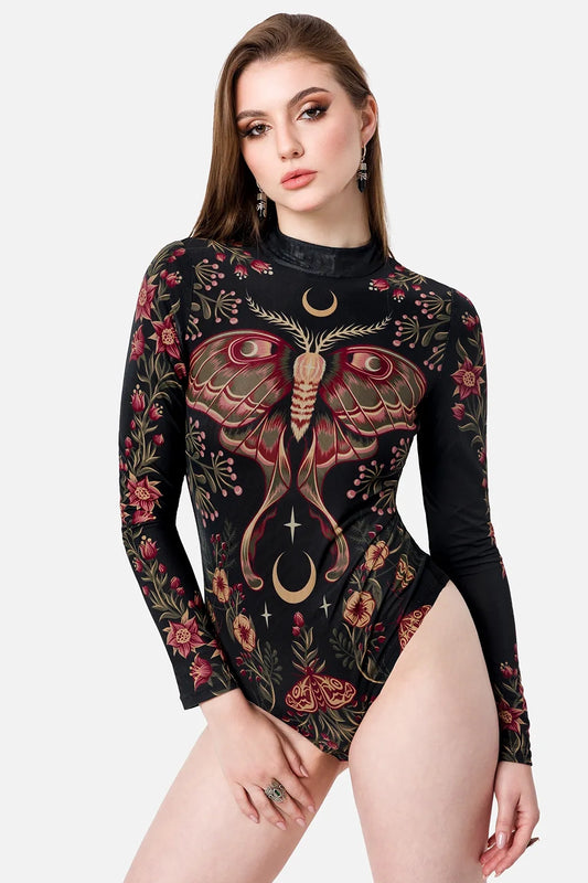 Schwarzer Body WILDERWOOD MESH BODYSUIT aus Meshstoff und mit Mottenprint von Restyle