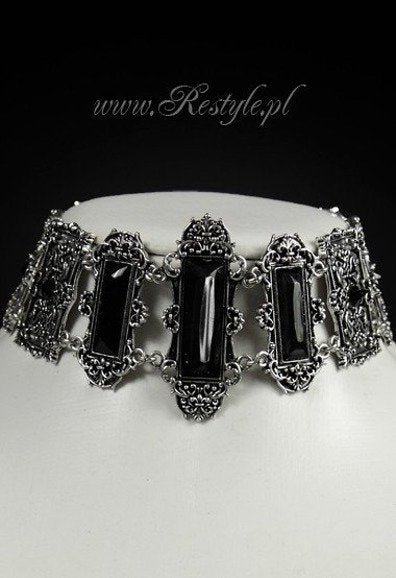 Silberfarbendes, breites Halsband VIVIAN Black Choker mit schwarzen, rechteckigen Steinen von Restyle