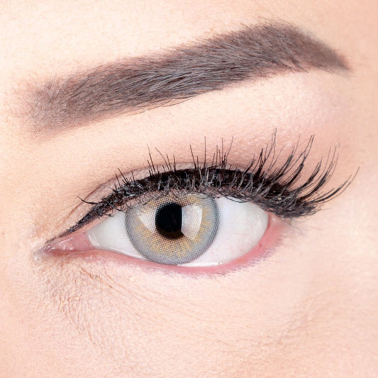 Graue, natürliche Kontaktlinse Elly Gray von Glamlens