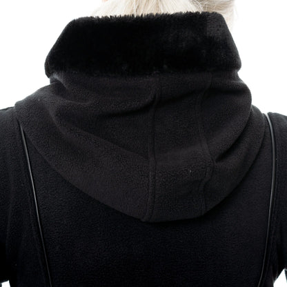 Schwarzer Mantel FAYOLA COAT mit großer Kapuze und Zierschnürung am Rücken von Vixxsin