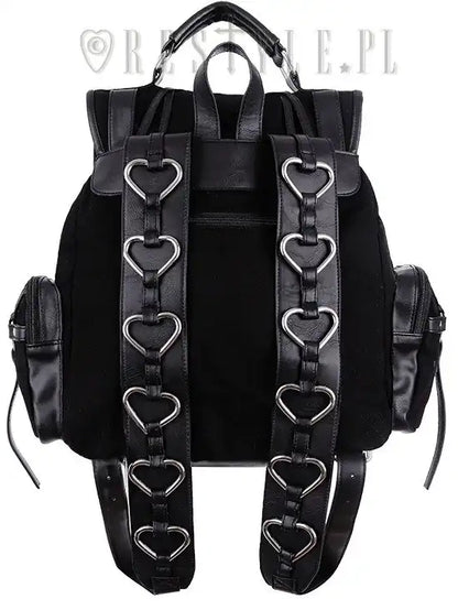 Rucksack in quadratischer Form

Hergestellt aus strapazierfähigem Synthetikmaterial mit Kunstlederriemen.
Der Rucksack ist komplett mit Stahlherzen verziert.
Sie befinden sich auf der Vorderseite des Rucksacks, auf den Seitentaschen und auch auf den gesamten Armschlaufen (18 auf jedem Rucksack).
Deshalb sieht Bacpack aus jeder Richtung spektakulär aus.

Die Innenseite des Rucksacks ist ebenfalls mit einem Reißverschluss gesichert.
Innenfutter mit Reißverschlusstasche und einer kleineren Tasche.
Projekt Eufl