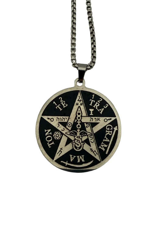 Silberfarbende GRAMMATON Kette im Pentagramdesign mit vielen Details von EASURE