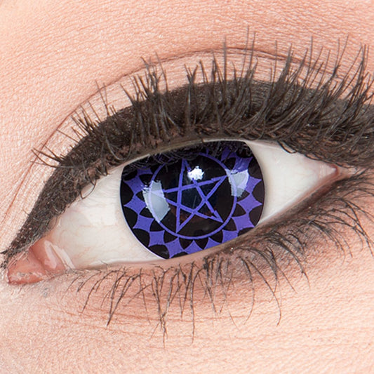 Schwarz-lilafarbende Kontaktlinse Black Butler mit Pentagram über Pupille von MeralenS