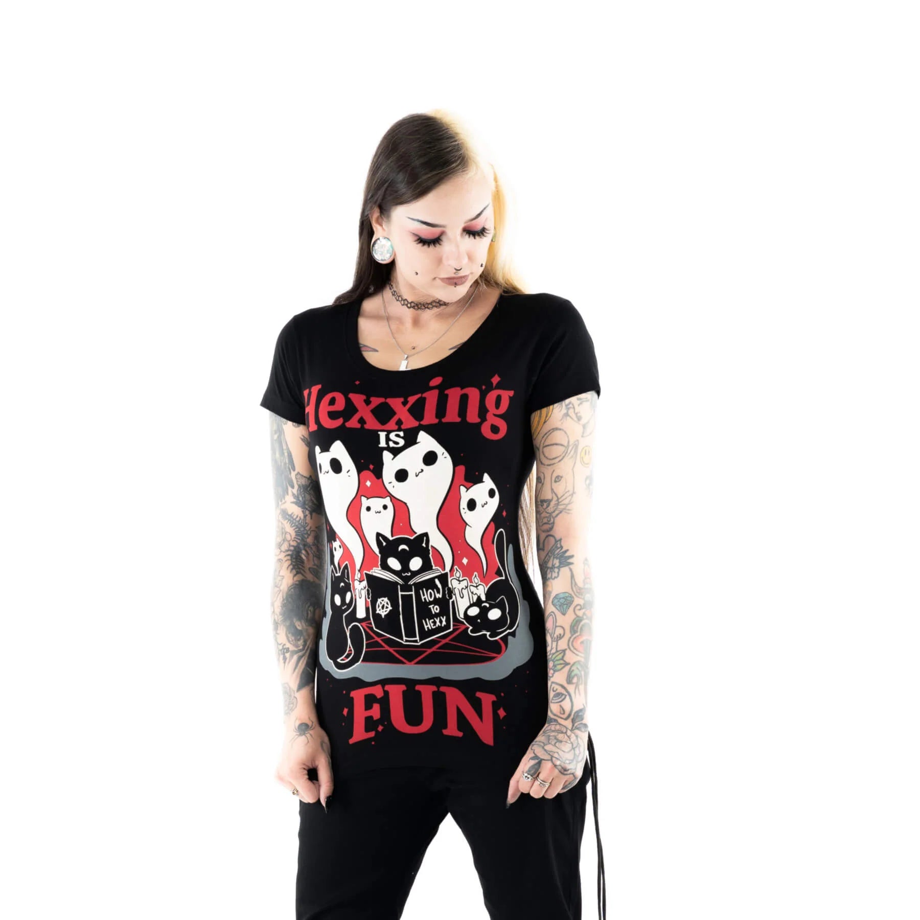 Schwarzes HEXXING IS FUN TSHIRT im rotem Design mit Katzengeisterprint von Cupcake Cult