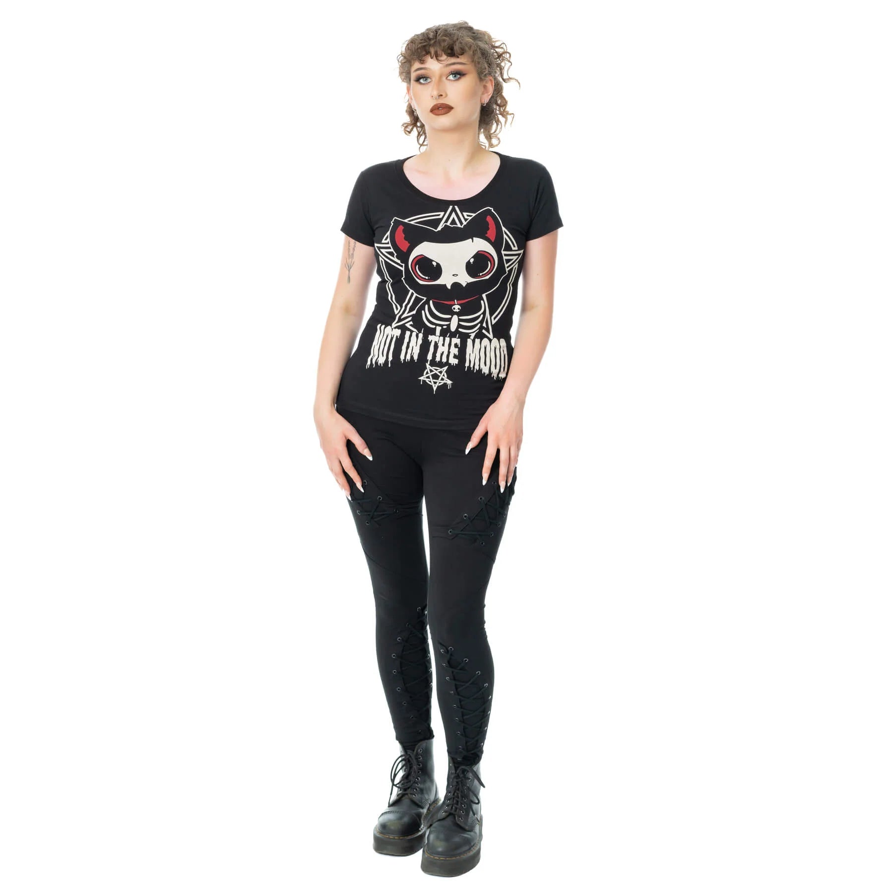 Schwarzes Oberteil IN THE MOOD T-SHIRT mit niedlichem Skelettkatzenprint von Cupcake Cult