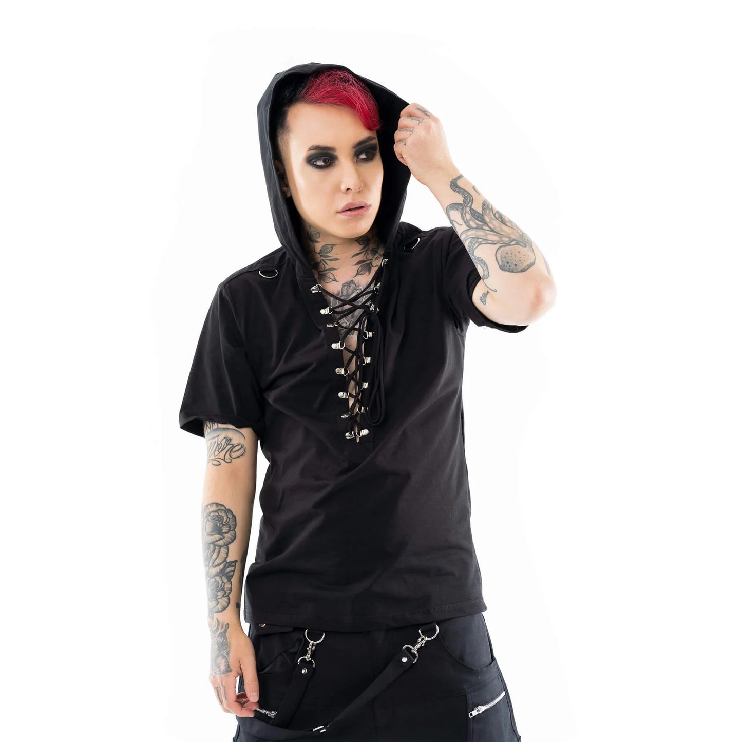 Schwarzes Oberteil KADIR TOP mit Zierschnürung und Kapuze von Vixxsin