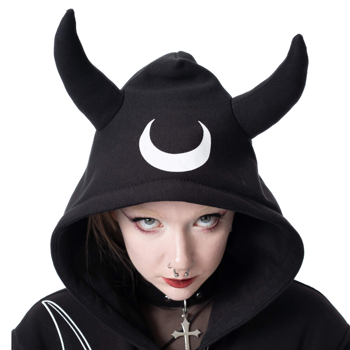 Schwarze Sweatshirtjacke LOST DEMON HOOD mit Allover-Print und Hörnern auf der Kapuze von Heartless
