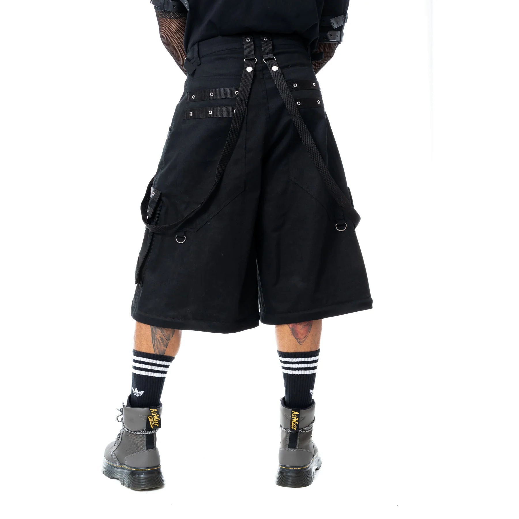 Schwarze, weite Hose LUCIEN PANTS mit Zierriemen und verkürzbaren Beinen von Poizen Industries