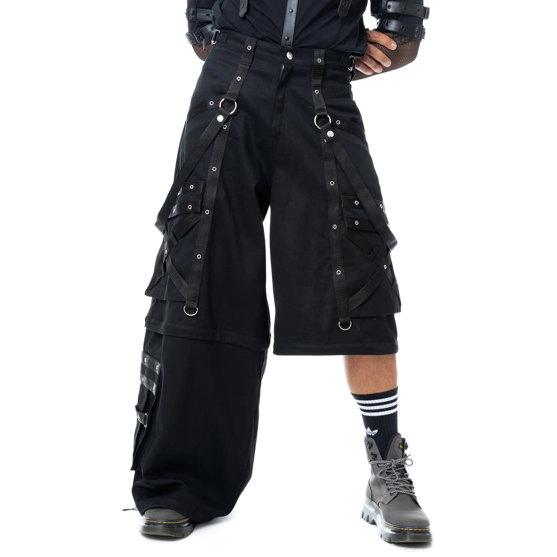 Schwarze, weite Hose LUCIEN PANTS mit Zierriemen und verkürzbaren Beinen von Poizen Industries