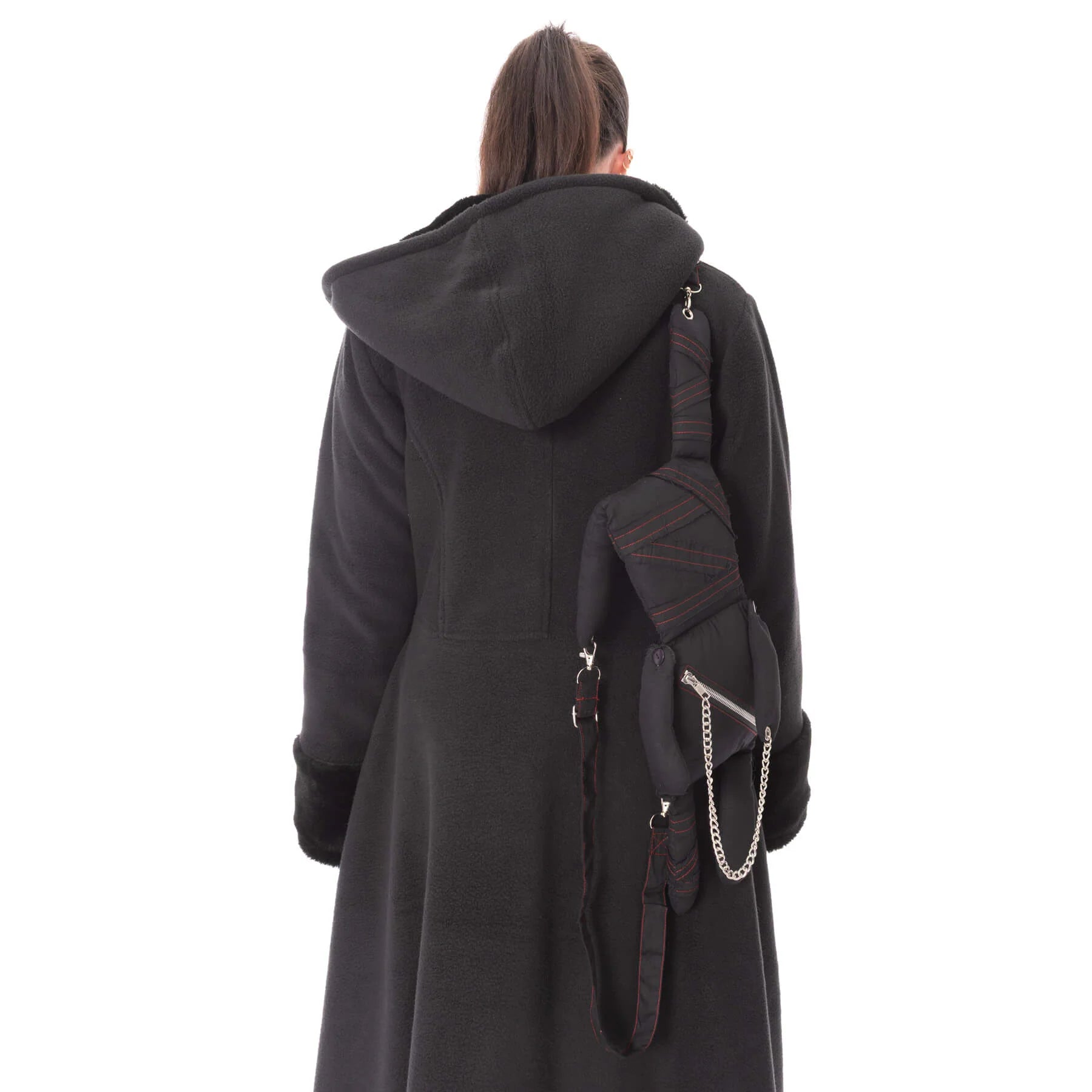 Schwarze Umhängetasche LUV BUNNY BAG in Form eines Hasen mit roten Nähten von Luv Bunny