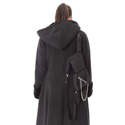 Schwarze Umhängetasche LUV BUNNY BAG in Form eines Hasen mit roten Nähten von Luv Bunny