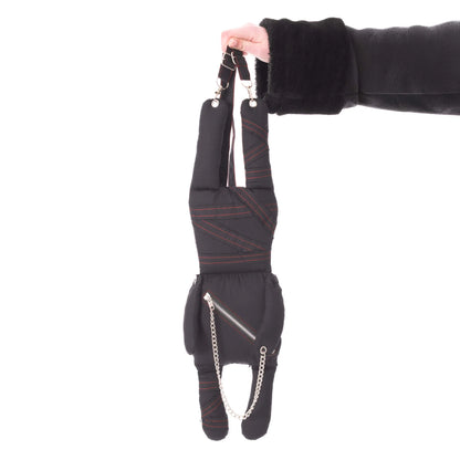 Schwarze Umhängetasche LUV BUNNY BAG in Form eines Hasen mit roten Nähten von Luv Bunny
