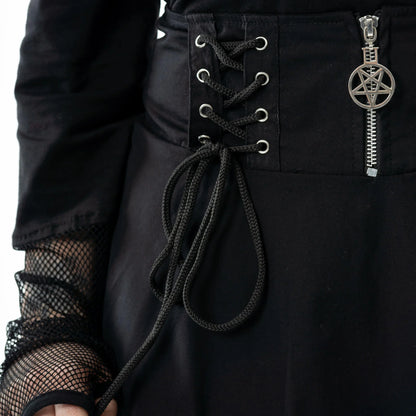 Nahaufnahme Schnürung und Reißverschluss