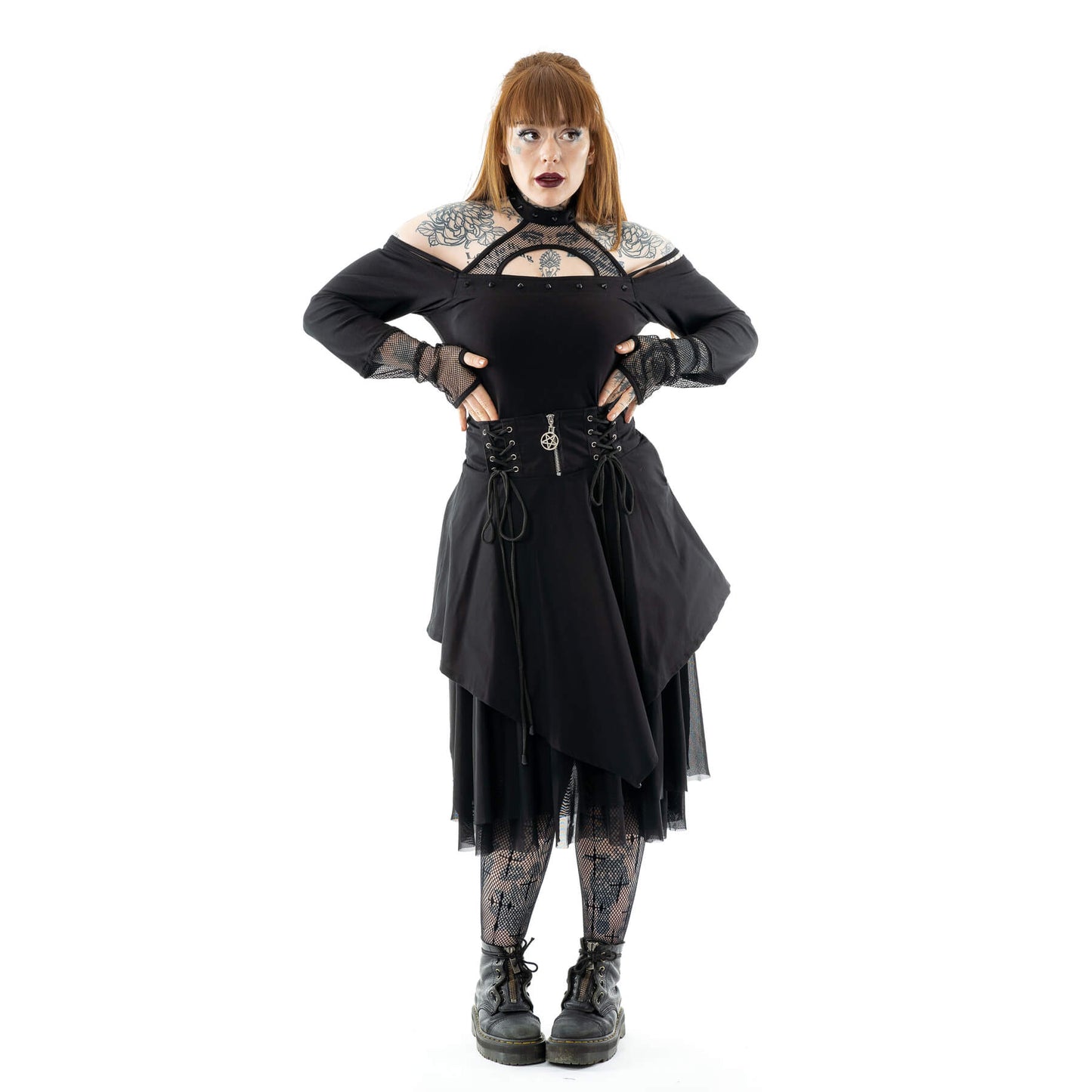 Schwarzer, knielanger Rock MALI SKIRT mit Zierschnürungen, Tüllschicht und Pentagramanhänger von Heartless