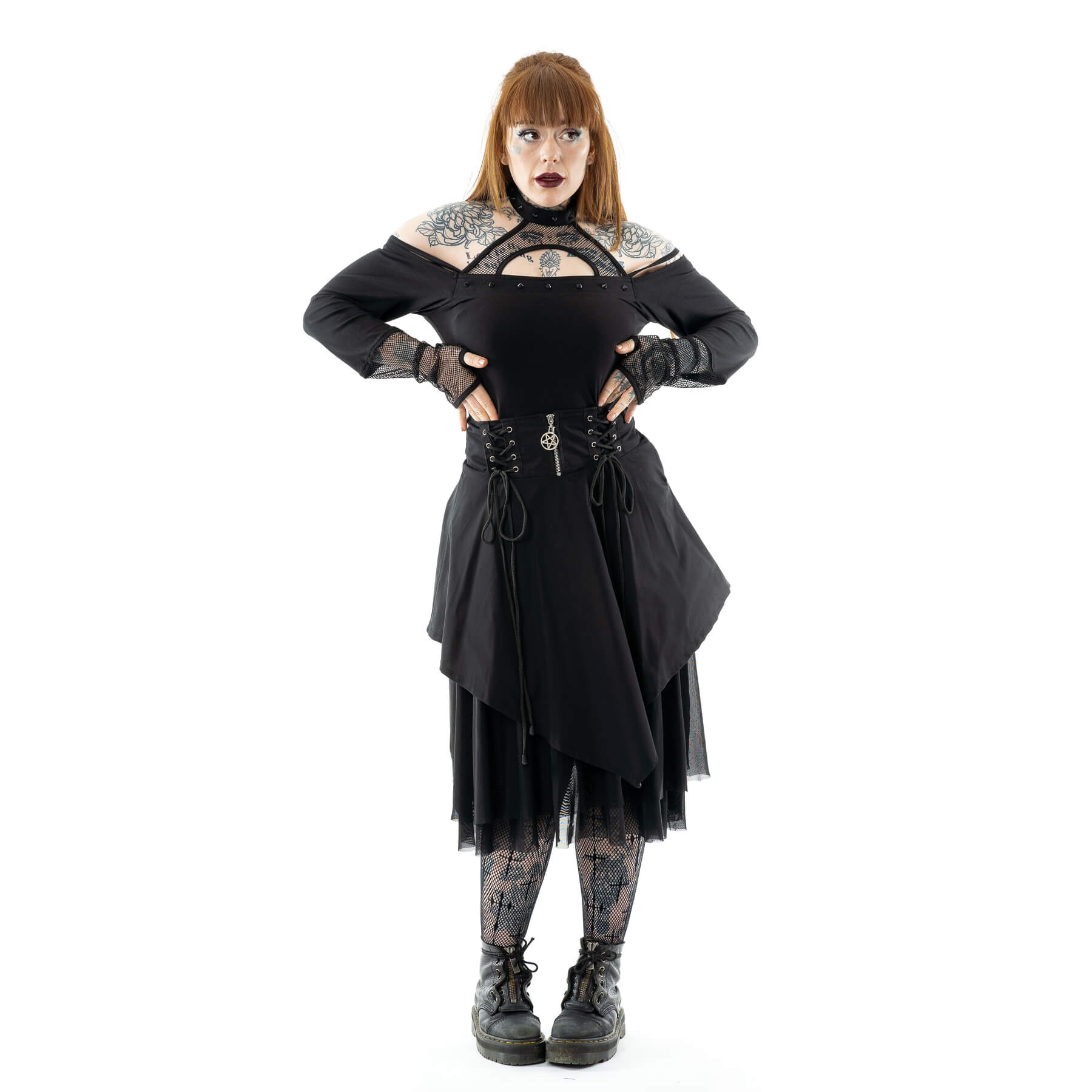 Schwarzer, knielanger Rock MALI SKIRT mit Zierschnürungen, Tüllschicht und Pentagramanhänger von Heartless