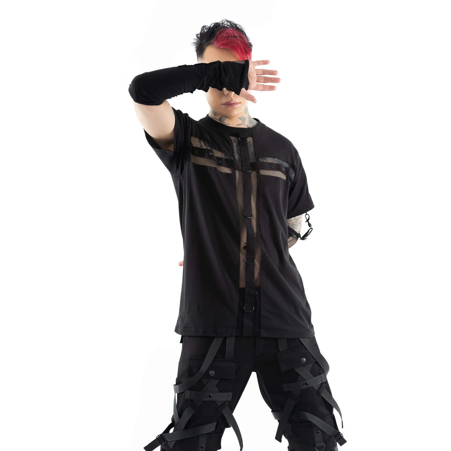 Schwarzes Oberteil MICAH TOP mit großem Netz-Kreuz und abnehmbaren Netzärmeln von Heartless
