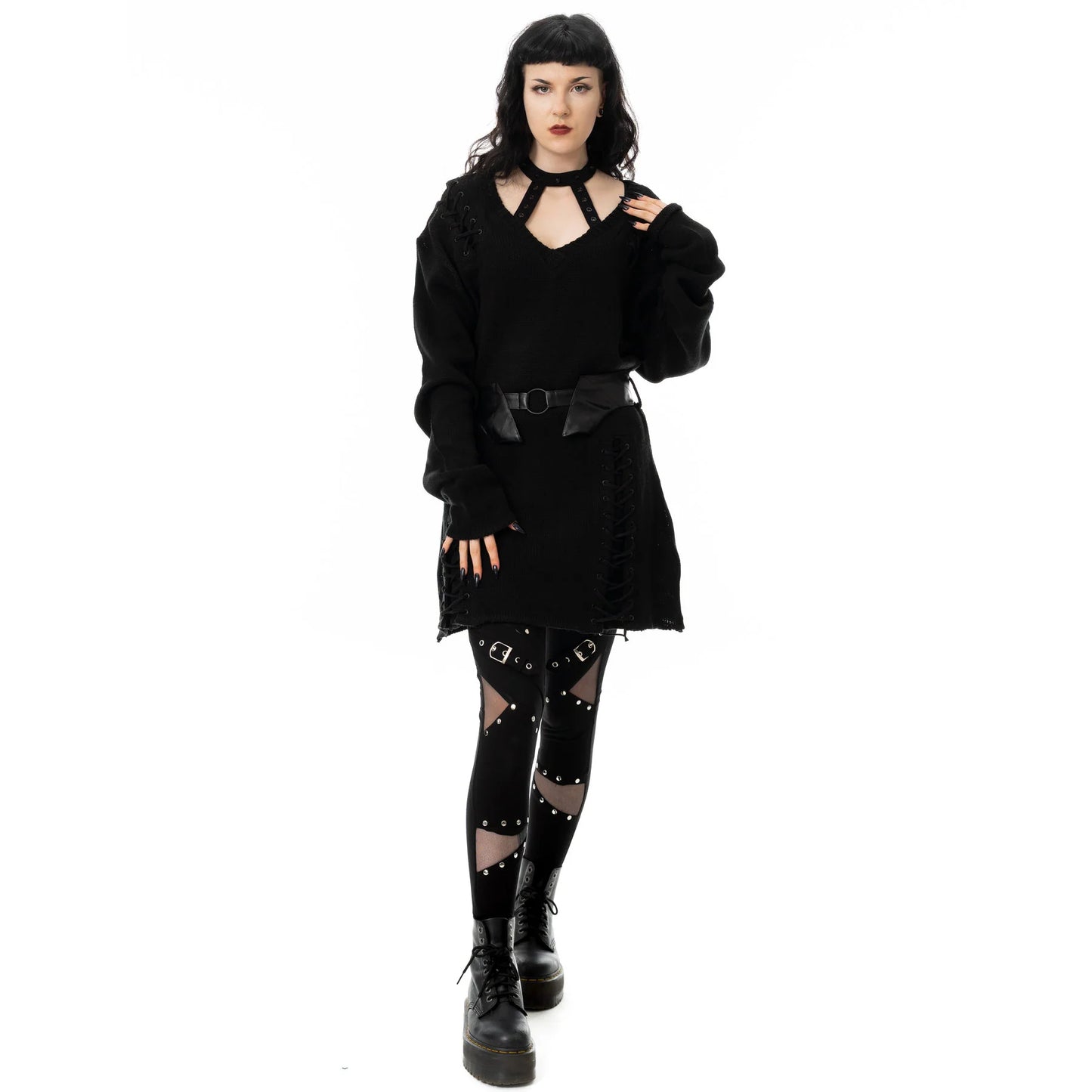 Schwarzer Pullover NYCTERIS JUMPER mit Zierschnürung und Gürtel von Heartless