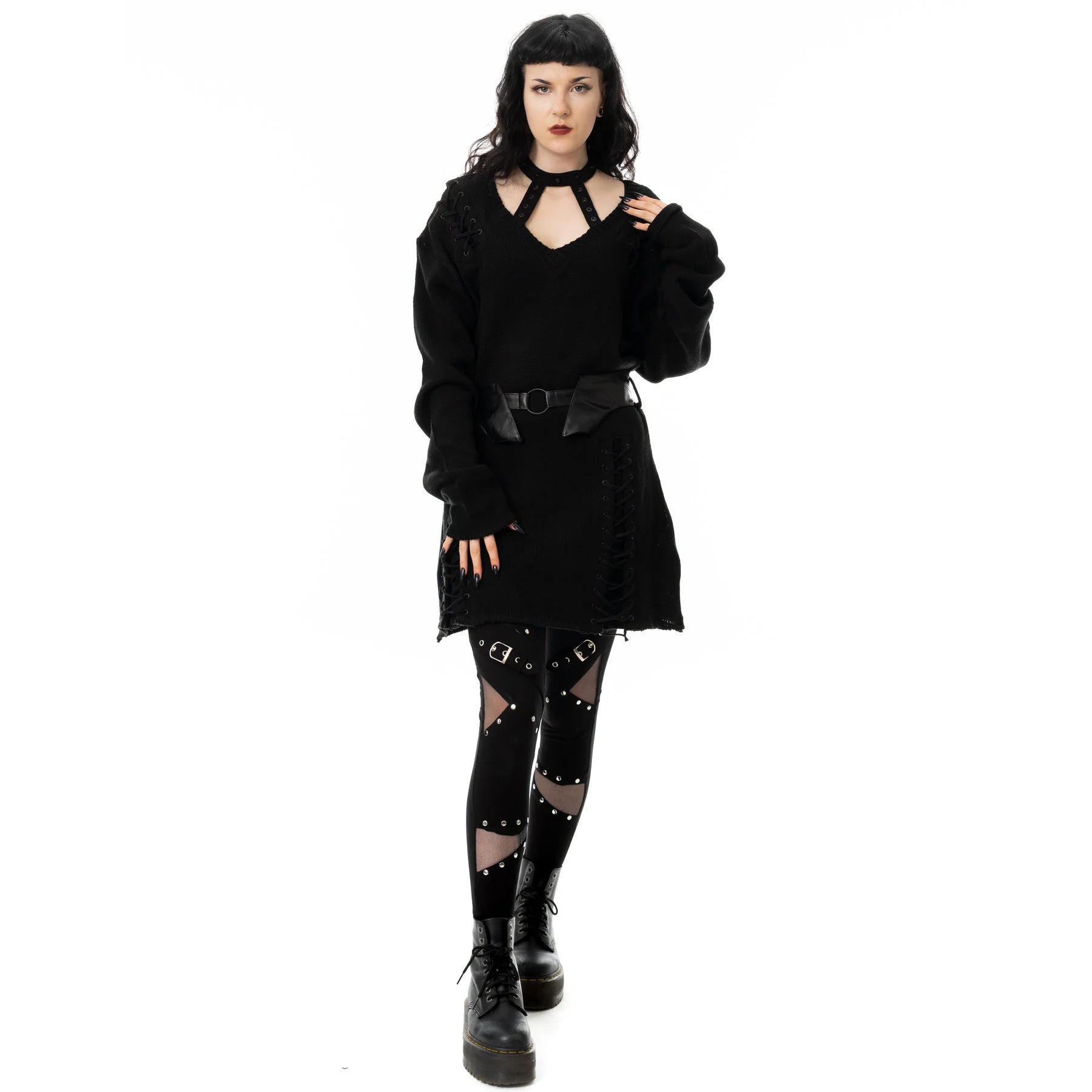 Schwarzer Pullover NYCTERIS JUMPER mit Zierschnürung und Gürtel von Heartless