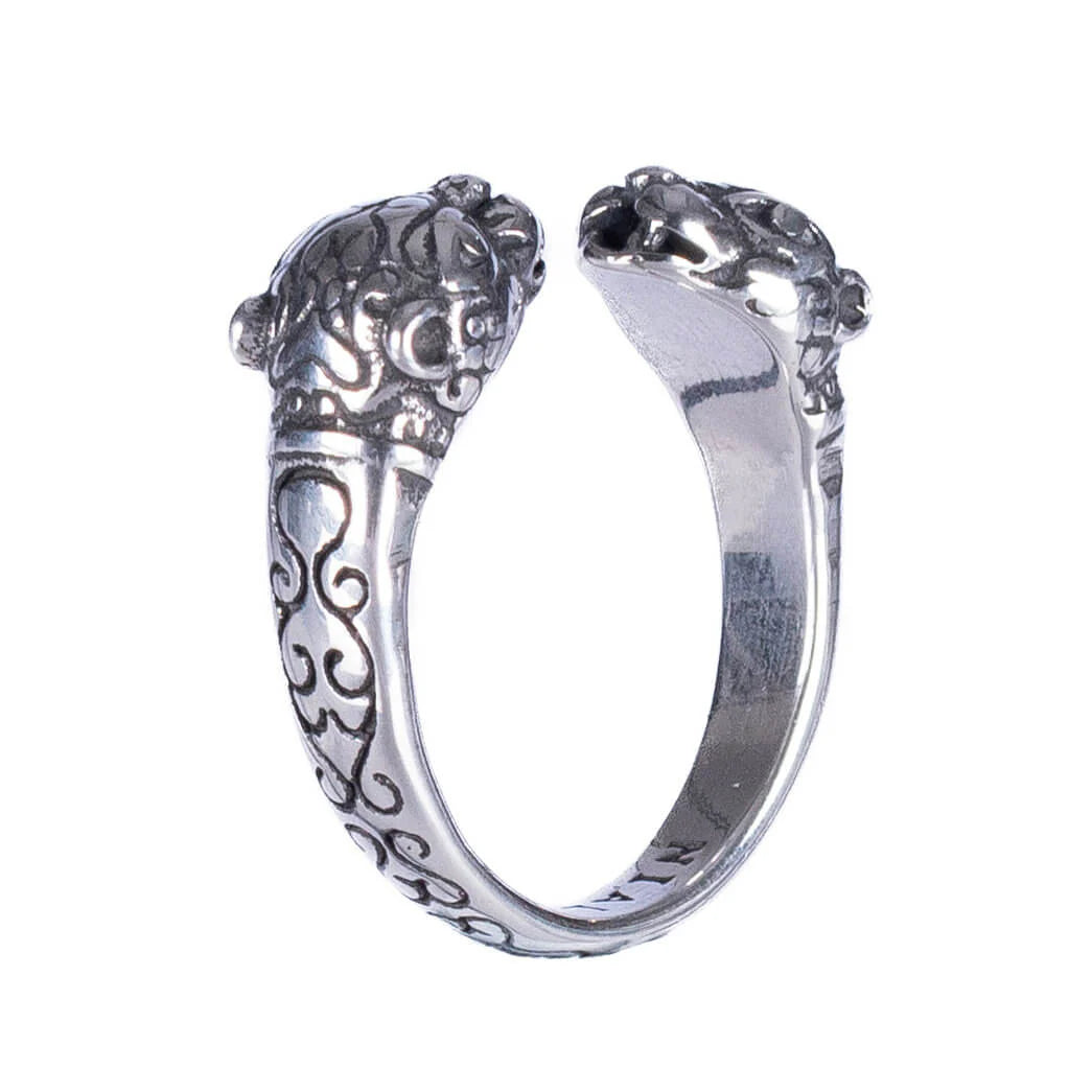 Silberfarbender Ring PANTHRA RING mit Pantherkopfdesign von Poizen Industries