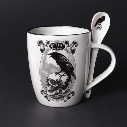 Weiße Tasse Poe's Raven Mug &amp; Spoon Set mit schwarzem Rabenprint sowie Löffel im Henkel von Alchemy