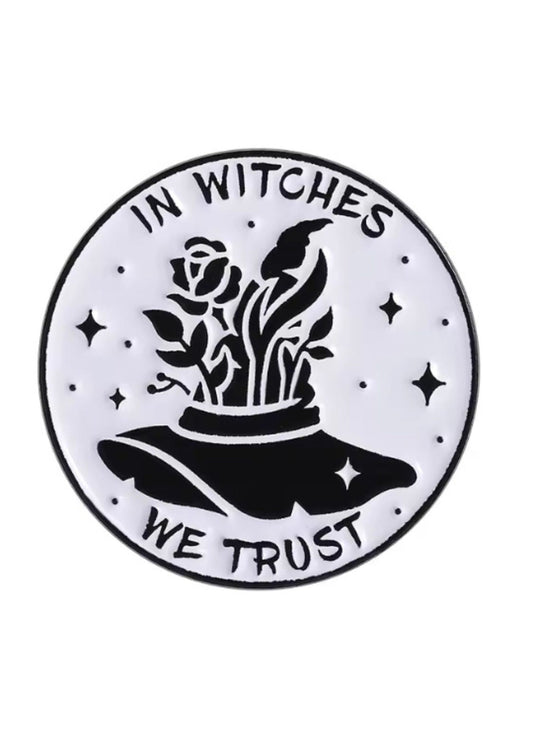 Kleiner Anstecker IN WITCHES WE TRUST Pin von Easure