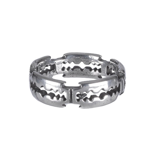 Silberfarbender Ring RAZE RING mit Rasierklingendesign von Poizen Industries