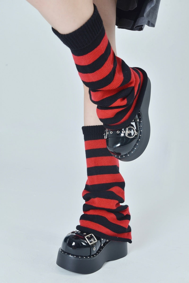 Rot-schwarze Beinstulpen Red Striped Gaiters von Moon Attic
